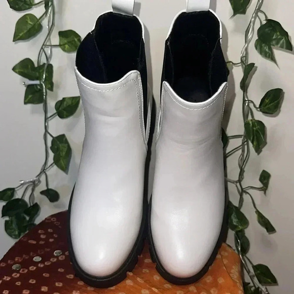 Charlotte Russe White Platform Lug Booties - Picture 2 of 4